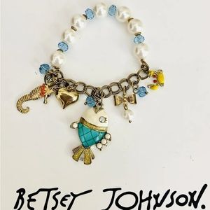 Needs to be worn BETSEY JOHNSON VINTAGE SEA EXCURSION CHARM BRACELET